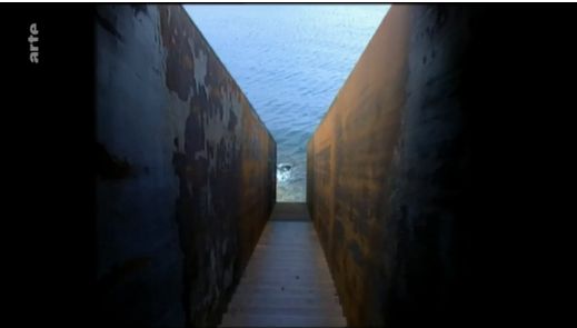 Karavn Walter Benjamin Denkmal in Portbou.